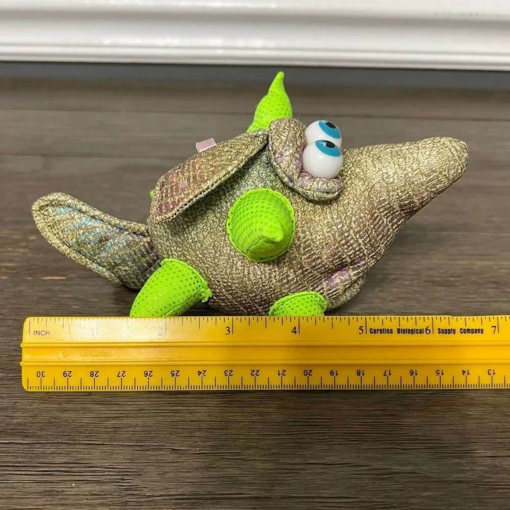 Cartoon Big Eyed Plush Fish Stuffed Animal Gold Metallic Neon Green Fins Toy 6in